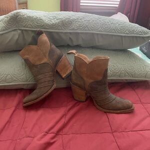 Circle G Two-Tone Brown Ankle Booties